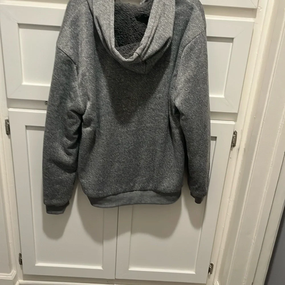 Gray Zip-Up Hoodie size Medium ❤️